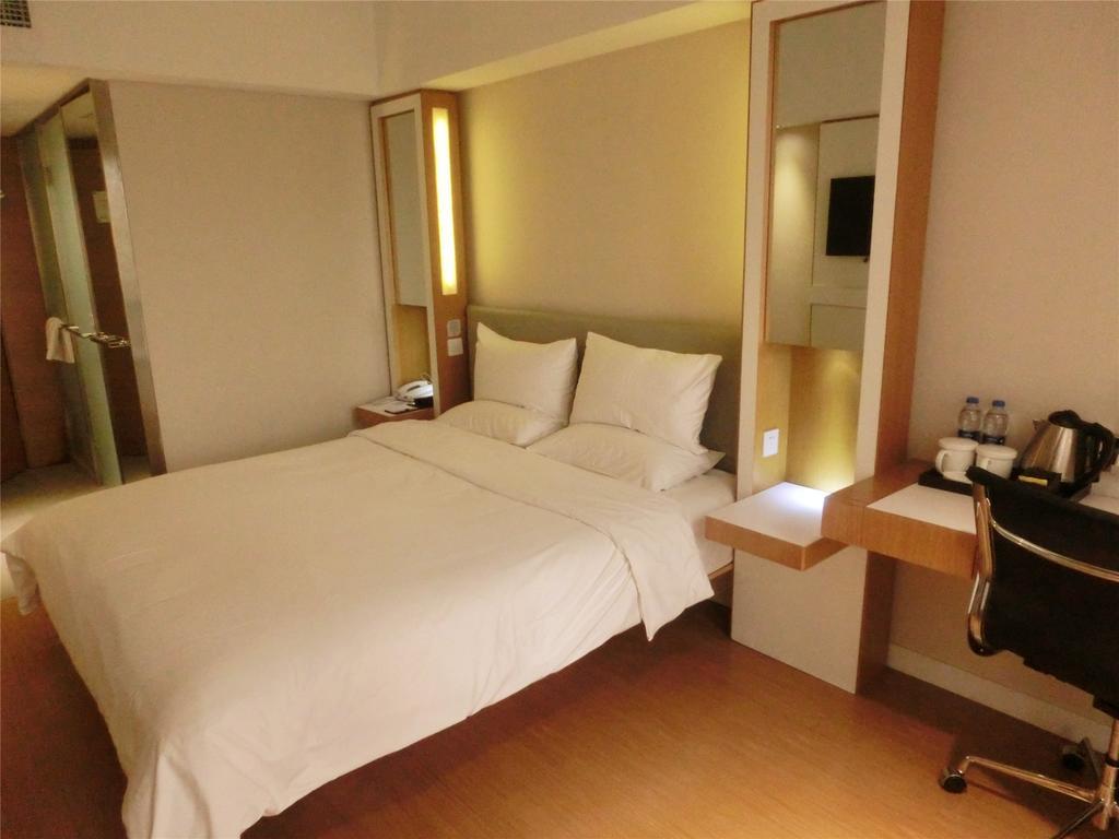 Ji Hotel Guangzhou Zhujiang New Town Номер фото